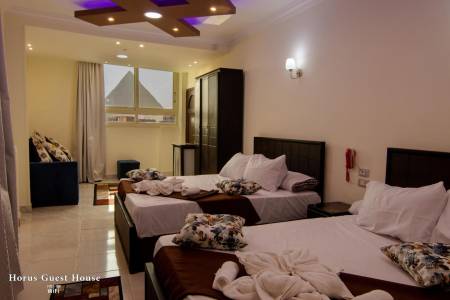 Horus Guest House Pyramids View4